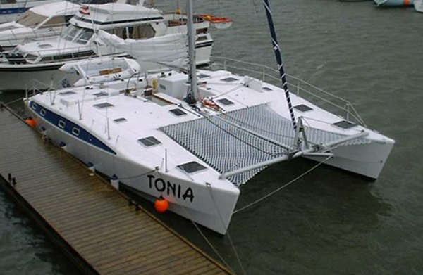 Open Bridgedeck Advantage 44